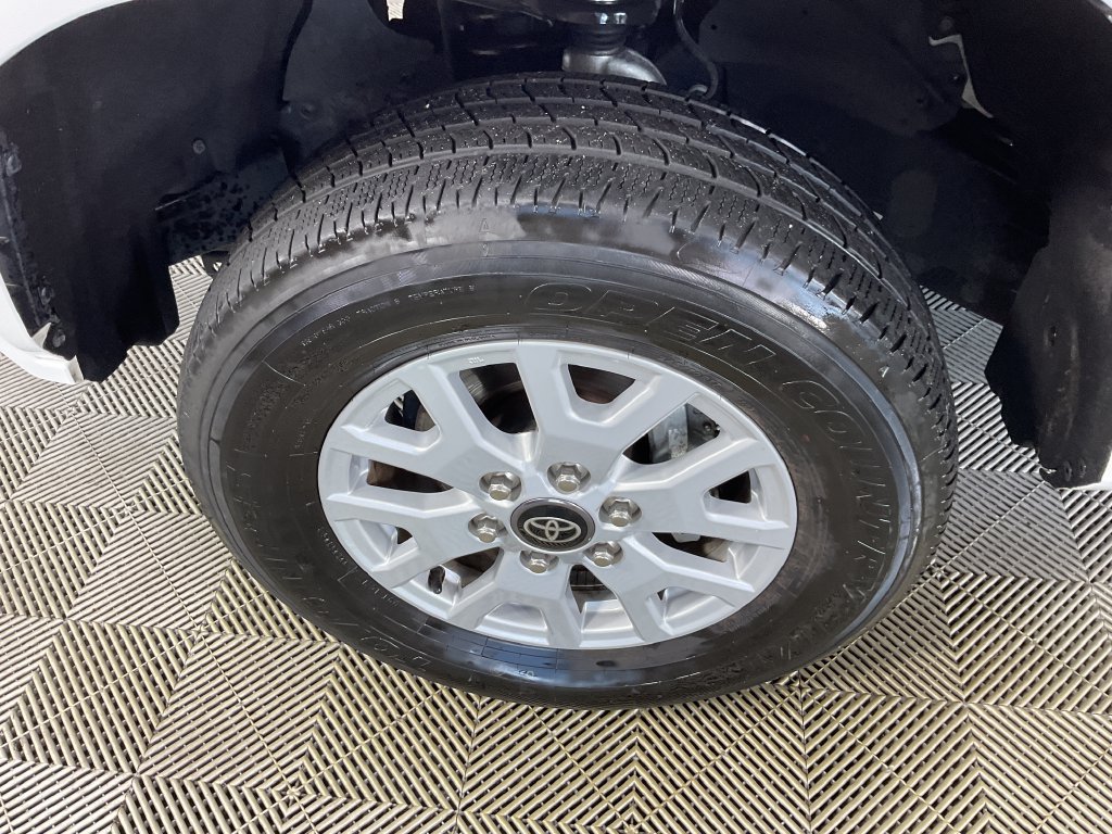 Used 2025 Toyota Tacoma SR5 AWD/4WD image 5