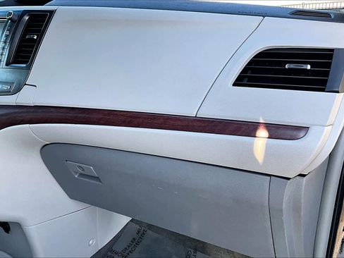 Used 2014 Toyota Sienna XLE image 18