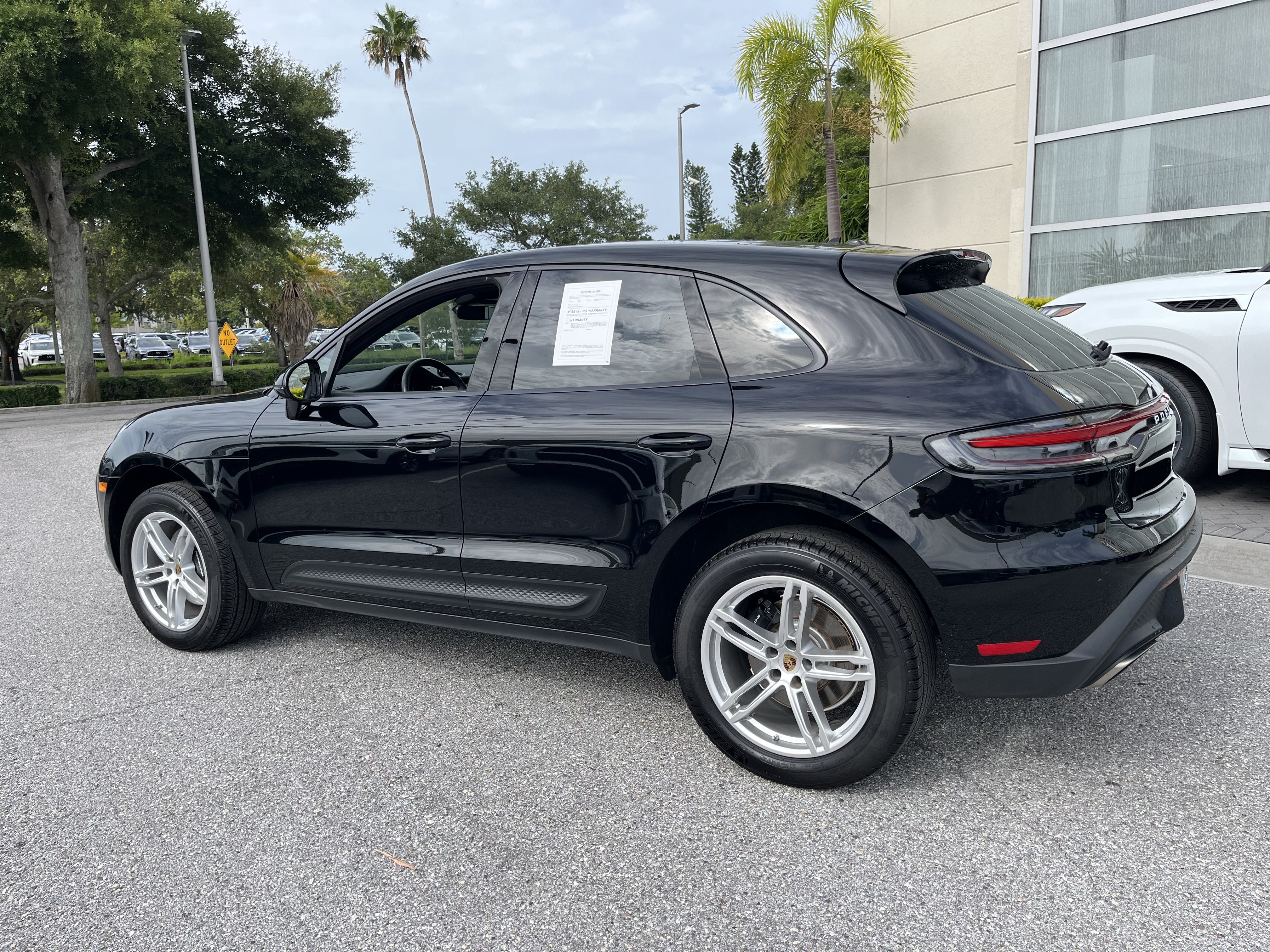 Used 2025 Porsche Macan AWD/4WD image 7