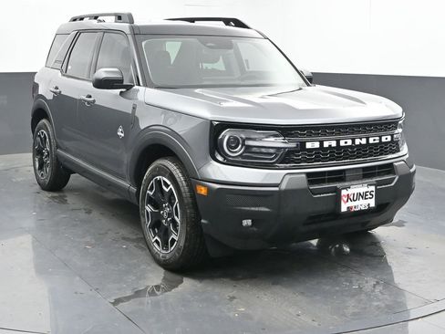 New 2025 Ford Bronco Sport Outer Banks image 2