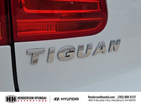 Used 2017 Volkswagen Tiguan S FWD image 12