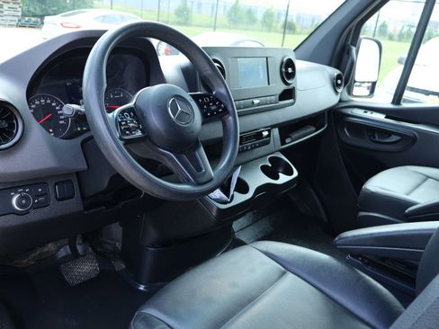 Used 2024 Mercedes-Benz Sprinter 2500 image 2