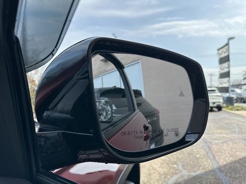 Used 2025 Jeep Grand Cherokee Limited w/ Black Appearance Package image 24