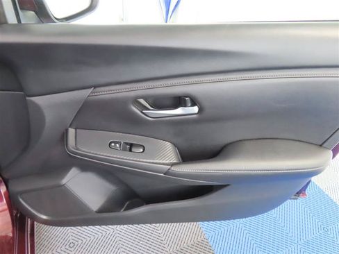 Used 2025 Nissan Sentra SV FWD image 33