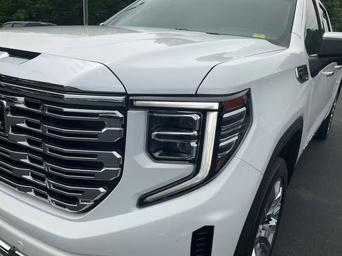 Used 2023 GMC Sierra 1500 Denali w/ Denali Reserve Package AWD/4WD image 9
