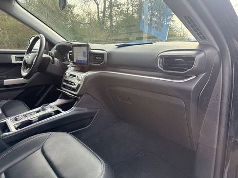 Certified 2022 Ford Explorer XLT w/ Equipment Group 202A image 25