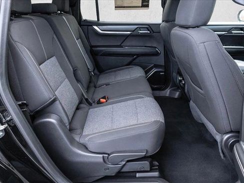 Used 2025 GMC Acadia Elevation image 24