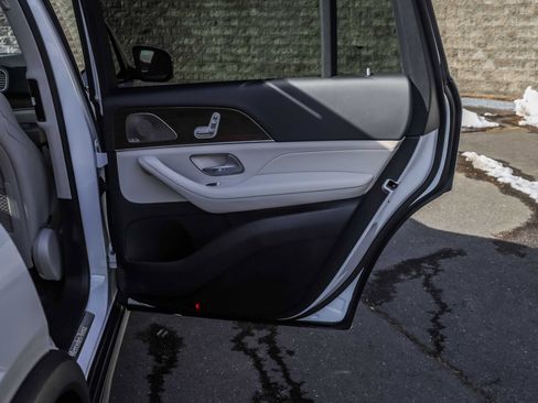 Used 2024 Mercedes-Benz GLS 450 4MATIC image 16