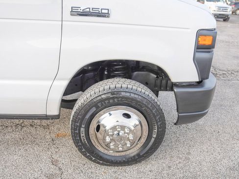 Used 2017 Ford E-450 and Econoline 450 Super Duty image 12