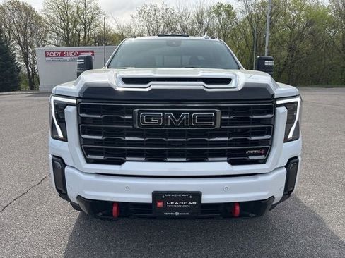 Used 2024 GMC Sierra 2500 AT4 w/ Technology Package AWD/4WD image 4