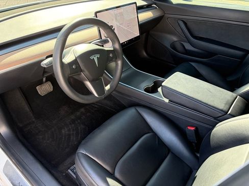 Used 2020 Tesla Model 3 Standard Range RWD image 9