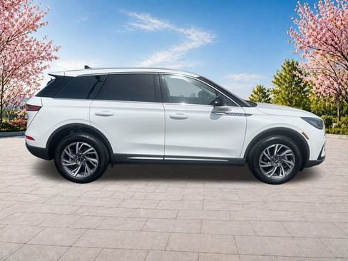 Used 2023 Lincoln Corsair AWD image 9
