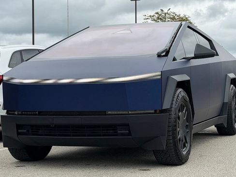 Used 2024 Tesla Cybertruck AWD Crew Cab image 13