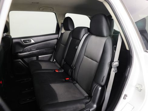 Used 2019 Nissan Pathfinder SV FWD image 17