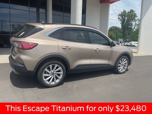 Used 2021 Ford Escape Titanium w/ Titanium Elite Package AWD/4WD image 18