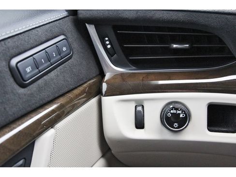 Used 2020 Cadillac Escalade Luxury RWD image 24