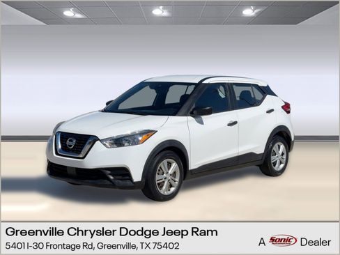 Used 2020 Nissan Kicks S image 1