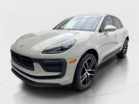 Used 2023 Porsche Macan image 2
