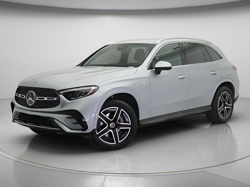 Used 2025 Mercedes-Benz GLC 350e 4MATIC image 3
