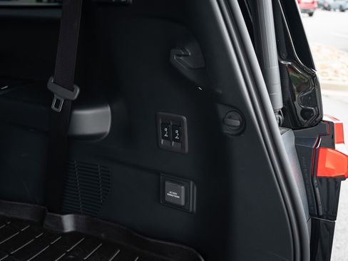 Used 2025 Lexus GX 550 w/ Accessory Package (2T) AWD/4WD image 17