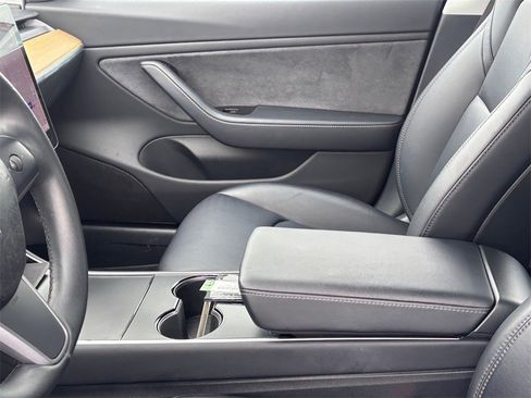 Used 2018 Tesla Model 3 Mid Range image 7