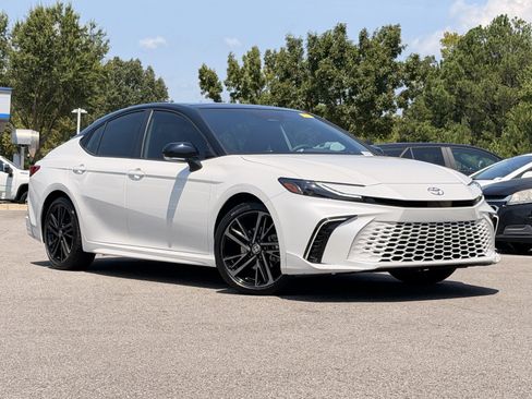 Used 2025 Toyota Camry XSE FWD image 2