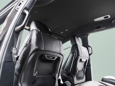 Used 2025 Chrysler Pacifica Select image 32