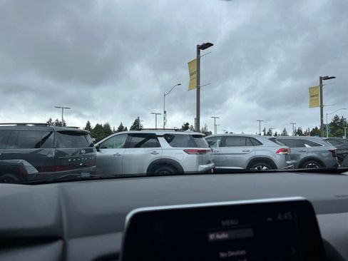 Used 2025 Nissan Rogue SV FWD image 17