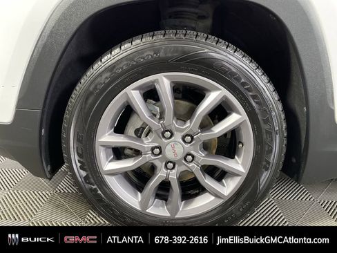 Used 2023 GMC Terrain SLT image 32