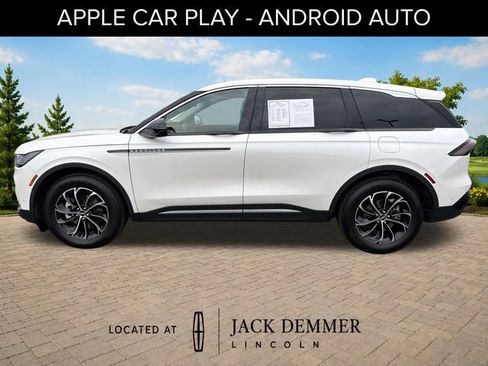 Used 2024 Lincoln Nautilus Premier AWD/4WD image 4