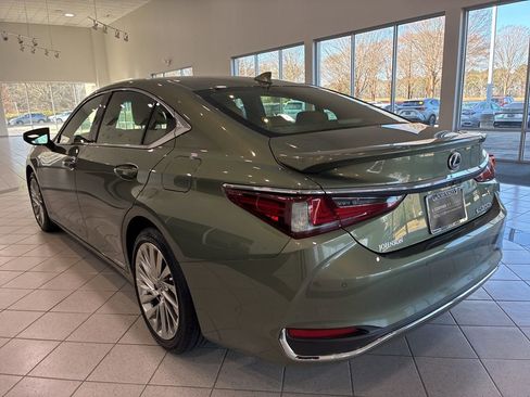 Certified 2019 Lexus ES 300h Ultra Luxury image 9