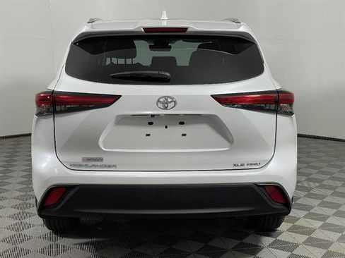 Used 2023 Toyota Highlander XLE AWD/4WD image 6
