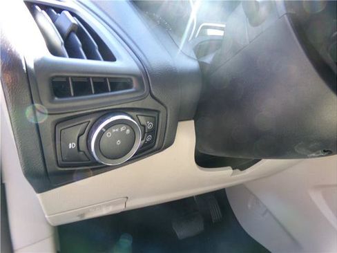 Used 2012 Ford Focus SEL w/ SEL/Titanium Winter Pkg image 9