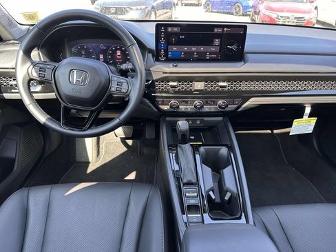 Used 2025 Honda Accord EX-L image 17