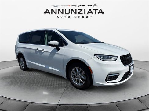 Certified 2023 Chrysler Pacifica Touring-L image 7