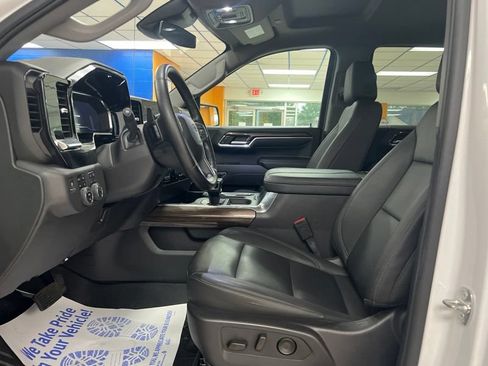 Used 2024 Chevrolet Silverado 1500 LT Trail Boss w/ LT Trail Boss Premium Package AWD/4WD image 14