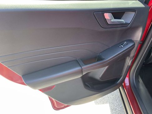 Used 2022 Ford Escape Titanium FWD image 13
