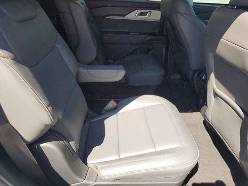 Used 2025 Ford Explorer Active w/ Active Comfort Package RWD image 11