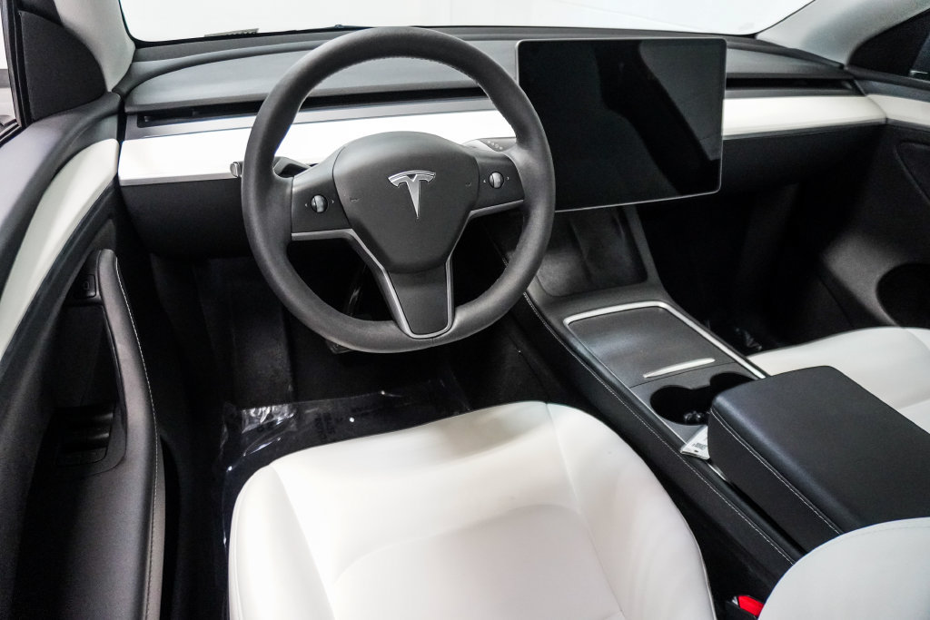 Used 2024 Tesla Model Y Long Range AWD/4WD image 12