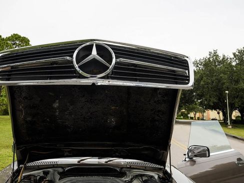 Used 1988 Mercedes-Benz 560 SL image 16