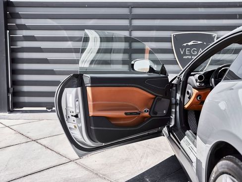 Used 2018 Ferrari GTC4Lusso image 31