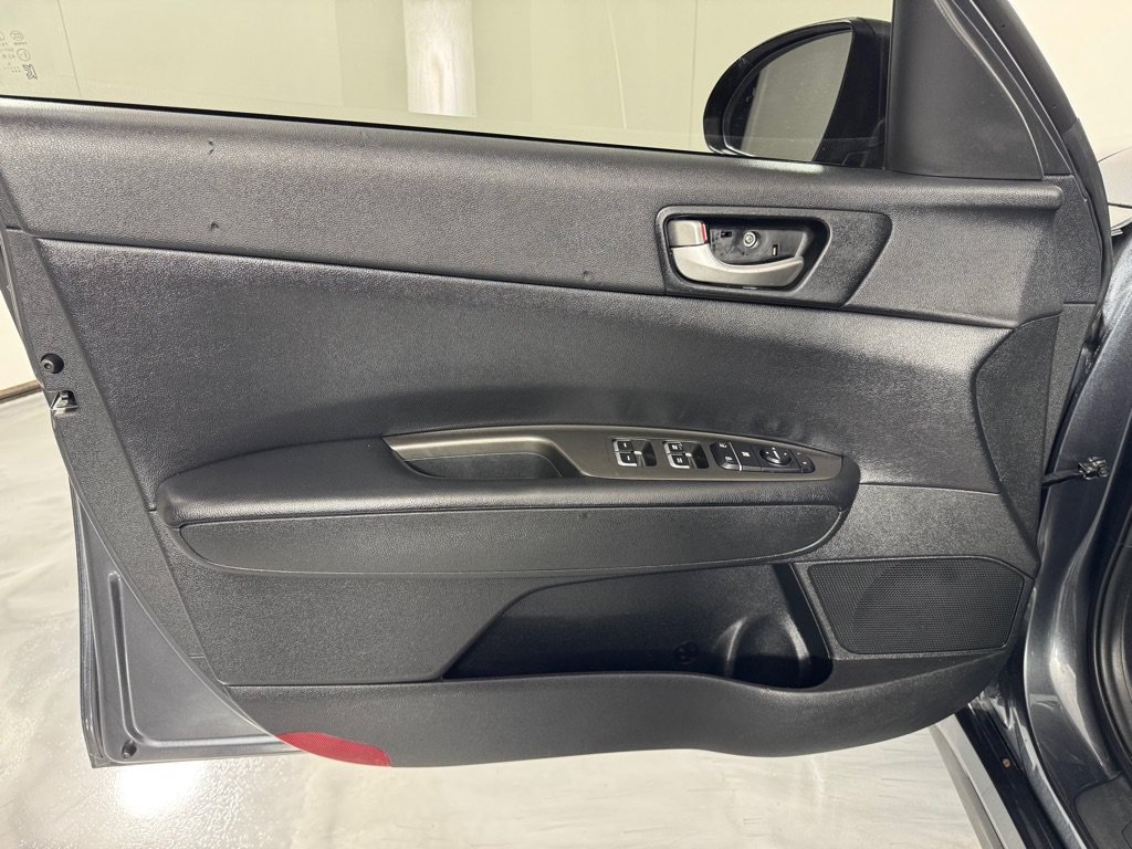 Used 2020 Kia Optima S w/ S Panoramic Sunroof Package FWD image 11