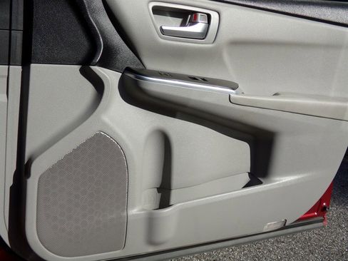 Used 2017 Toyota Camry SE image 44