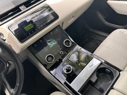 Used 2019 Land Rover Range Rover Velar S AWD/4WD image 18