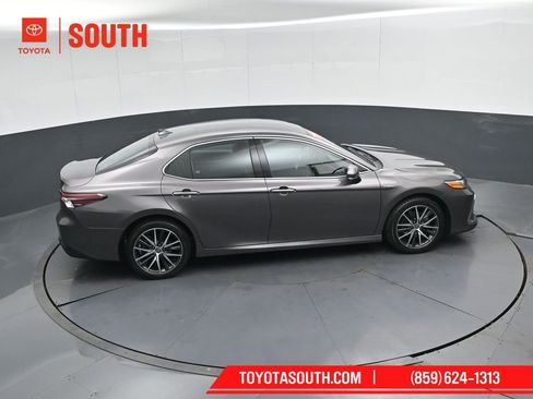 Used 2021 Toyota Camry XLE image 45
