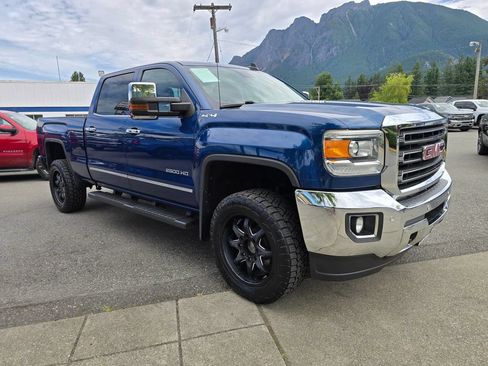 Used 2016 GMC Sierra 2500 SLT w/ Duramax Plus Package AWD/4WD image 3