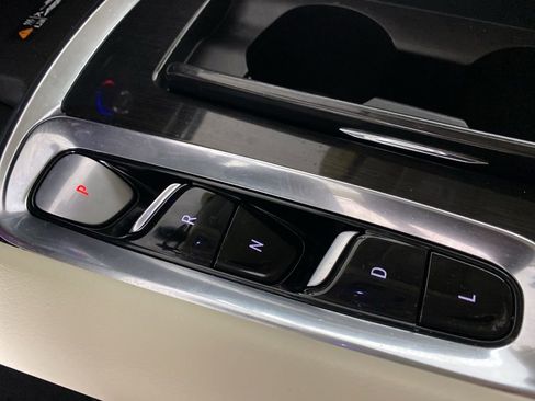 Used 2023 Buick Enclave Essence image 8