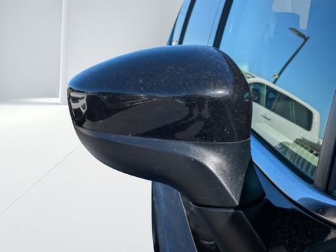 Used 2023 Chrysler Voyager LX image 10