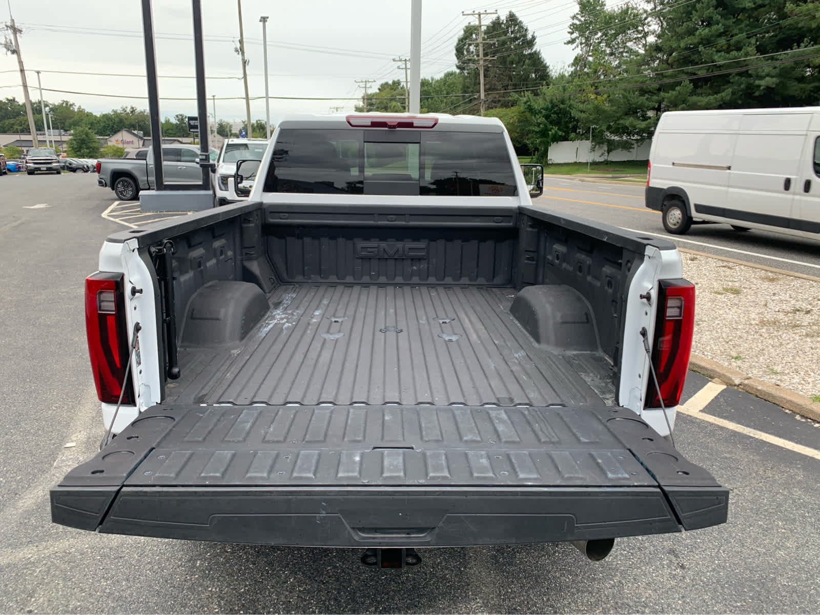 Used 2025 GMC Sierra 2500 Denali AWD/4WD image 5
