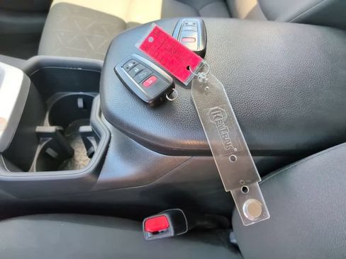Used 2025 Toyota RAV4 XLE FWD image 4
